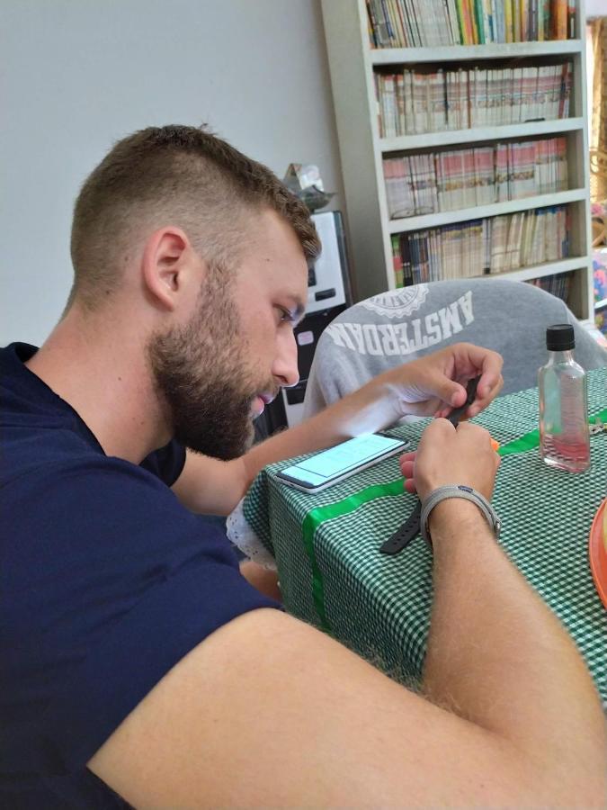 玛琅Griya Backpacker Pak Yon住宿加早餐旅馆 外观 照片